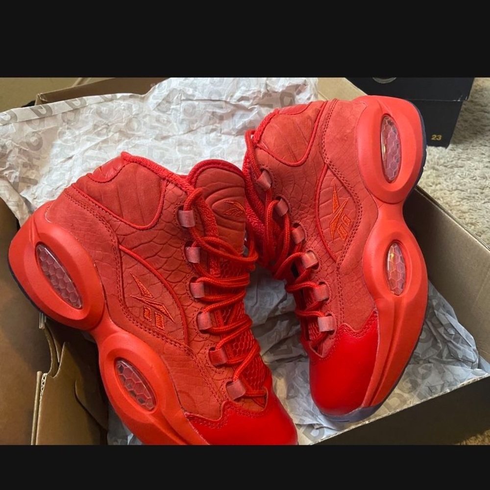 I am selling the Teyana Taylor Reebok Question Mids. Size Women’s 8 and Men’s 6